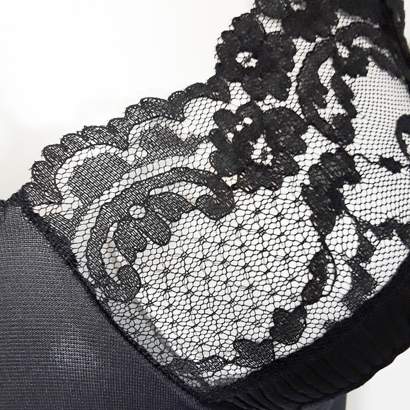 Vtg Solid Black Chantilly Lace Pleated Trim Slip M - Picture 3 of 11